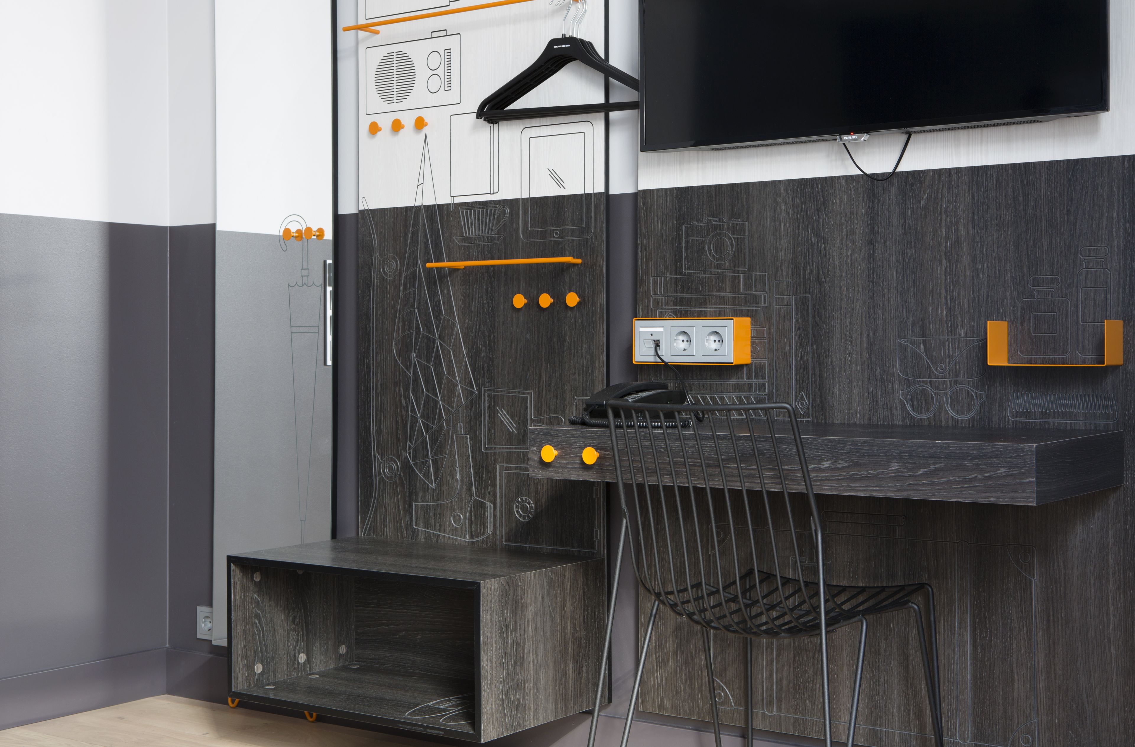 standard room, 1 double bed, non smoking | in-room business centre