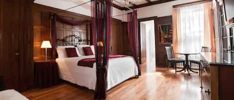 1 makuuhuone, ylelliset vuodevaatteet, työpöytä, pimennysverhot