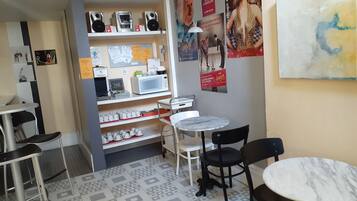 Café da manhã self-service todos os dias mediante uma taxa