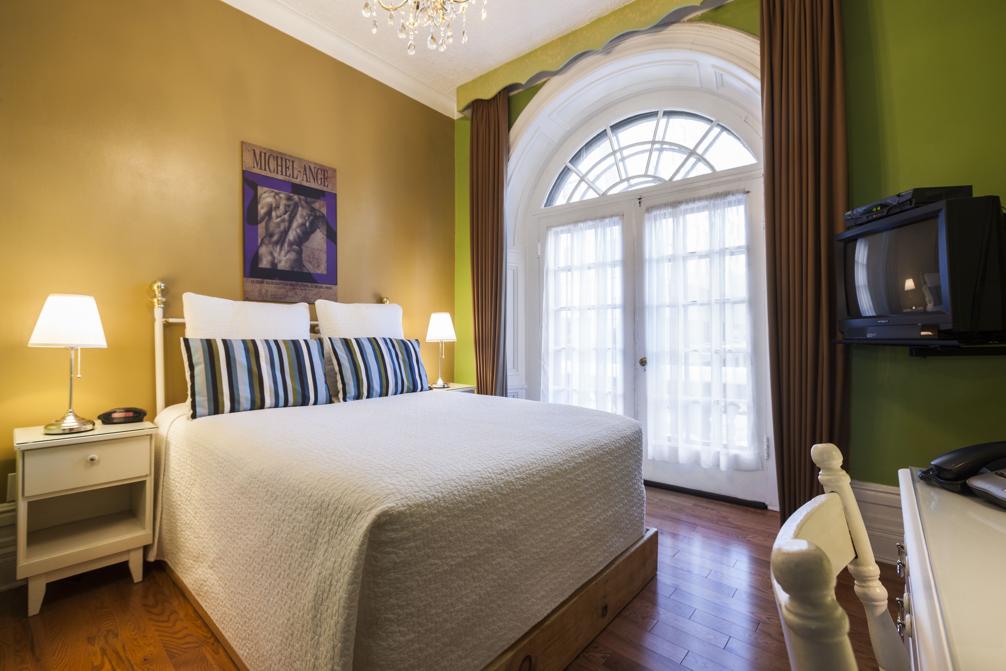 economy room, 1 double bed, small bathroom | 1 bedroom, premium bedding, desk, blackout curtains