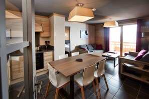 Appartement Contemporains 3 chambres, Sauna | Chambres insonorisées, lits bébé (gratuits), Wi-Fi gratuit