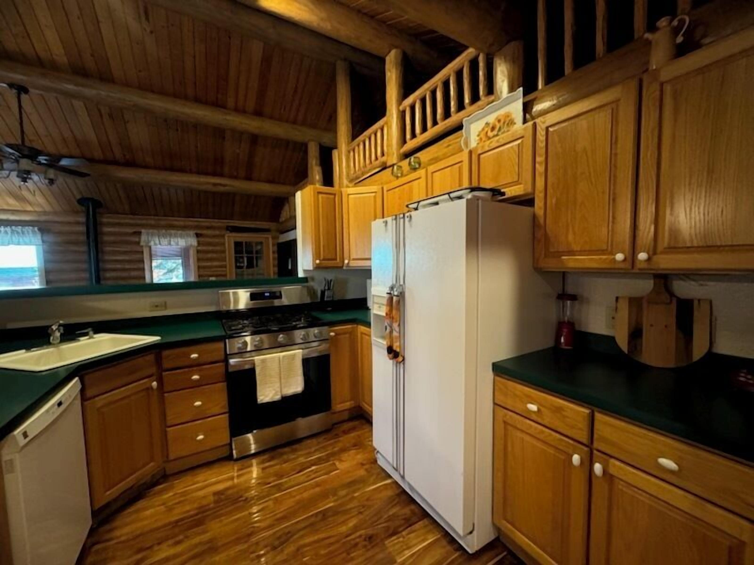 Cabaña Deluxe, 2 habitaciones, para no fumadores, vista a la montaña | Cocina privada | Refrigerador, microondas y cafetera y tetera 
