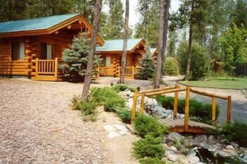 Silverwolf Log Chalet Resort