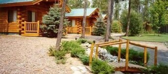 銀狼原木木屋渡假村