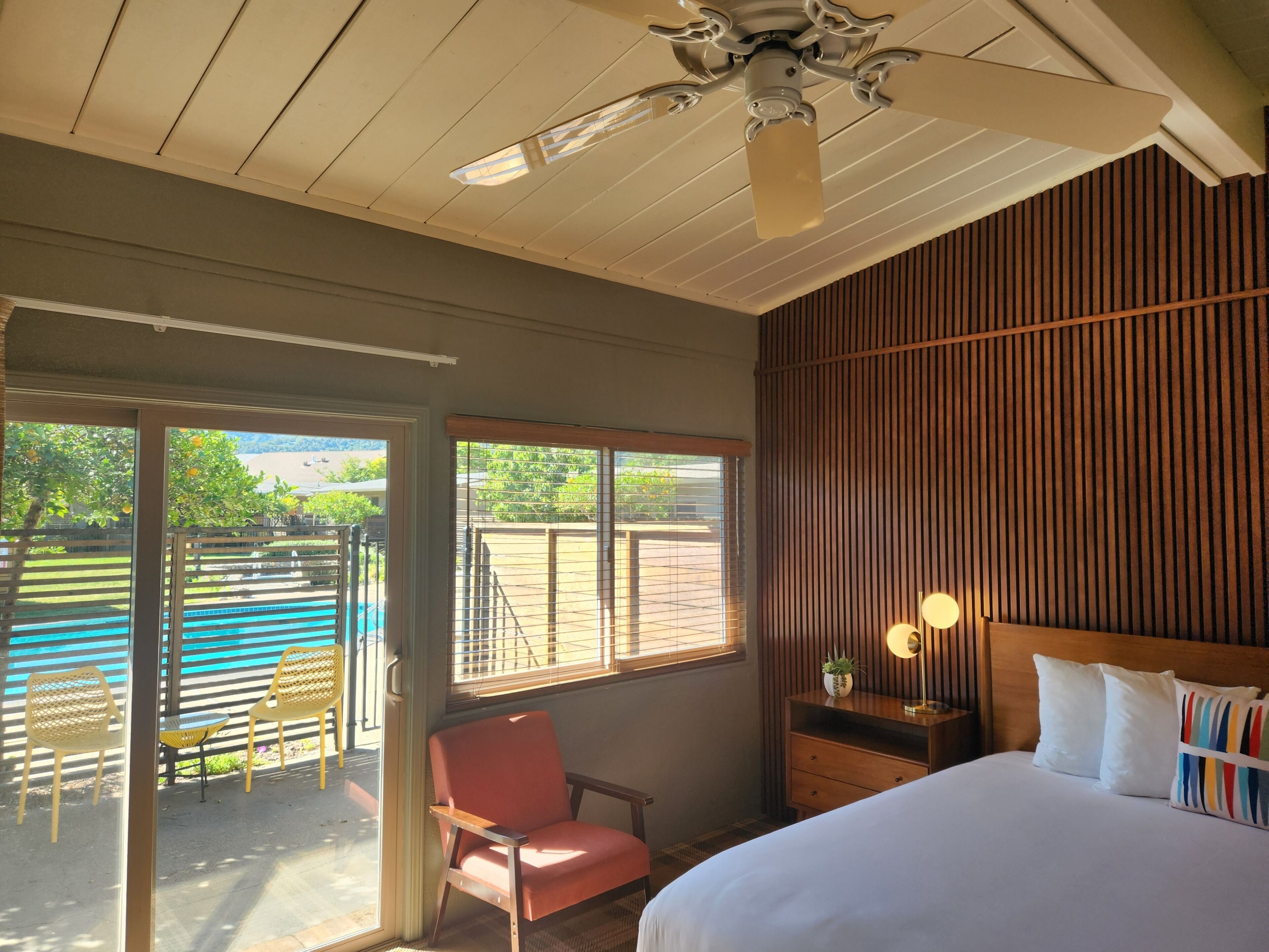 Standard Room, 1 King Bed | Premium bedding, individually decorated, iron/ironing board, free WiFi