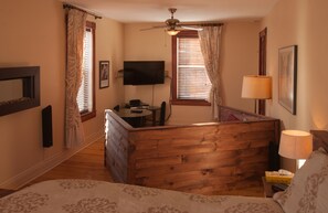 Superior Suite, 2 Bedrooms (Sous La Vigne) | Living area