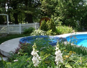 Outdoor spa tub - Ô Bois Dormant (Magog)