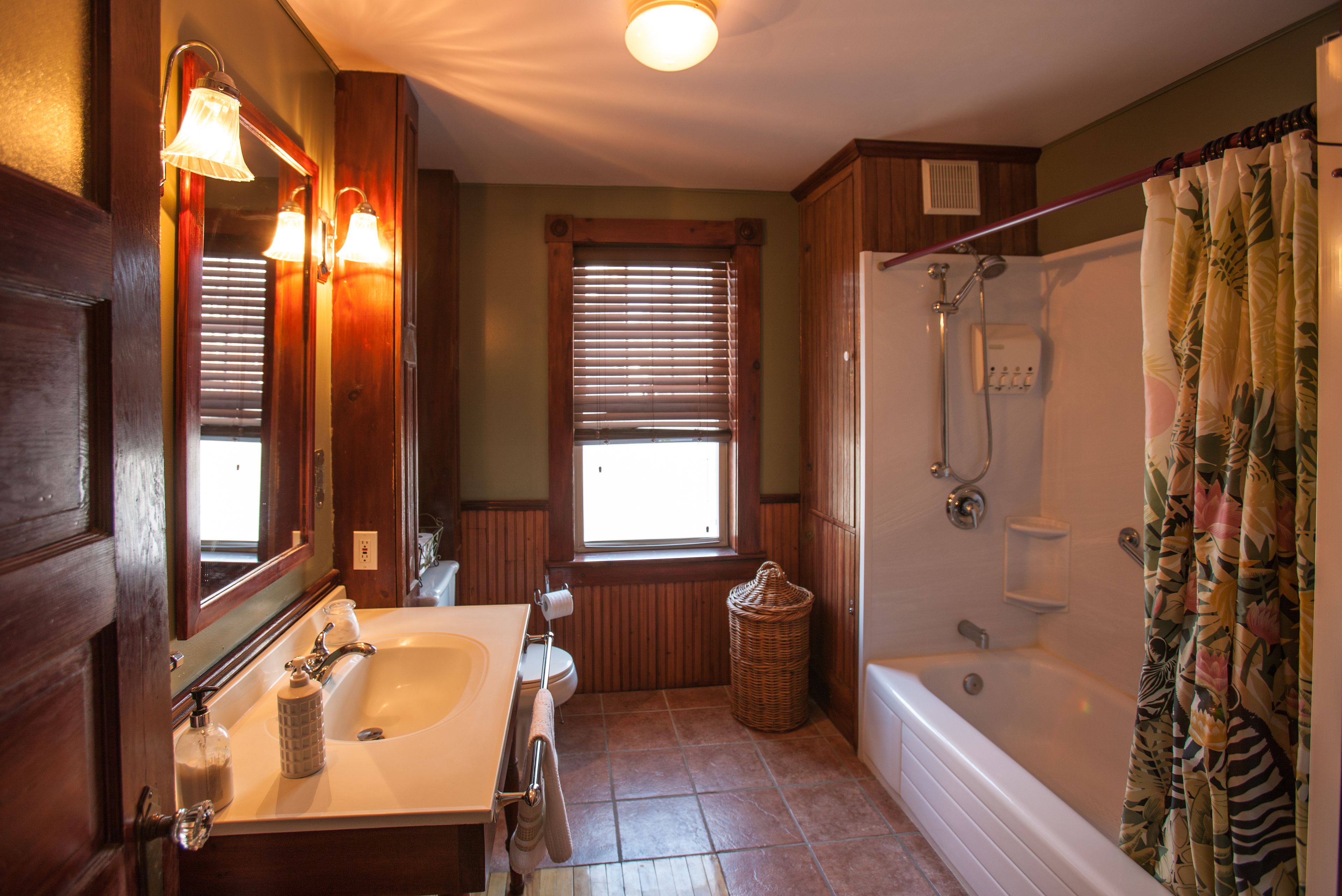 Superior Suite, 2 Bedrooms (Sous La Vigne) | Bathroom | Combined shower/bathtub, free toiletries, bathrobes, slippers