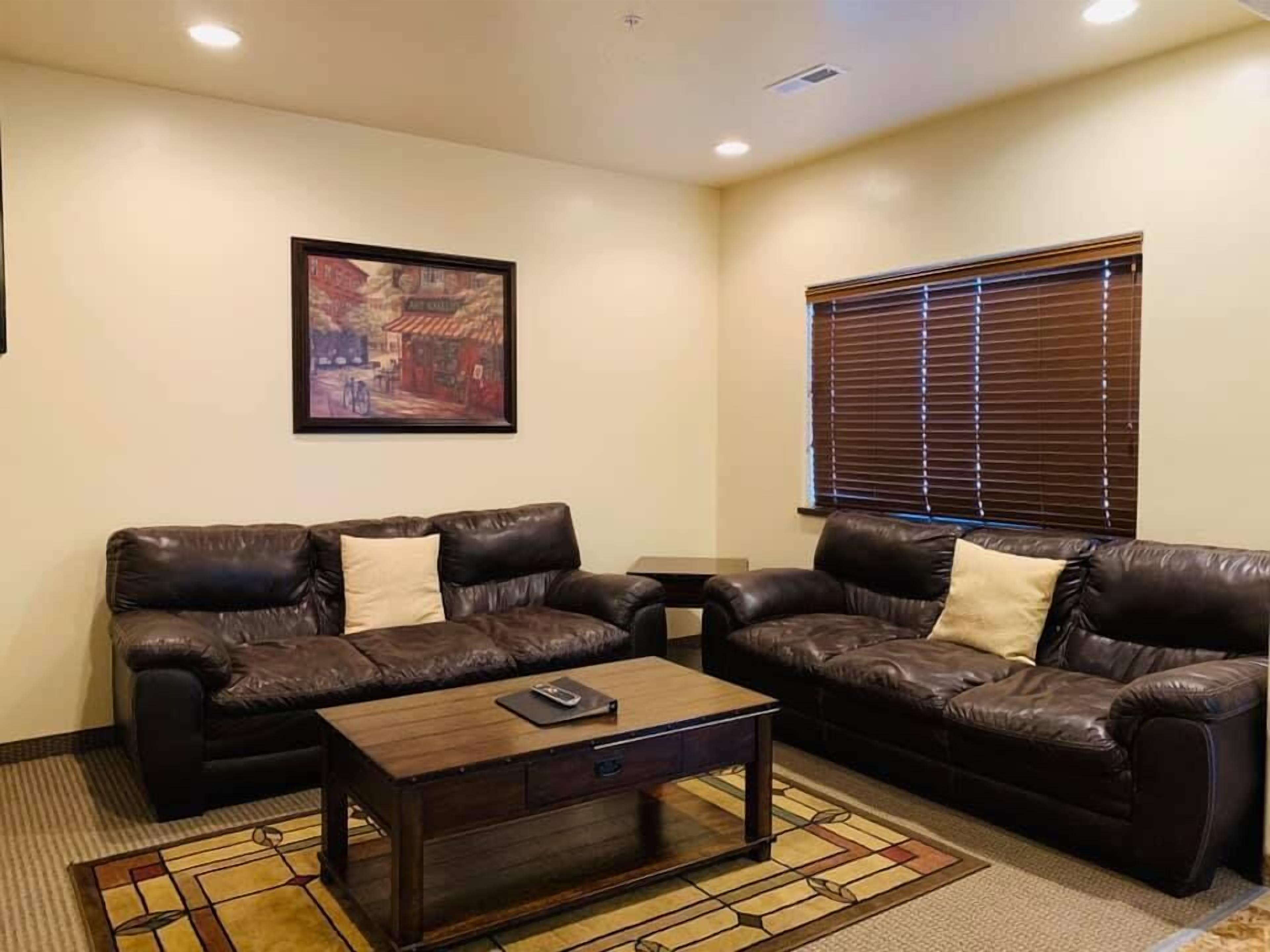 executive townhome, multiple bedrooms, non smoking, pool access | 1 bedroom, egyptian cotton sheets, premium bedding, down duvets