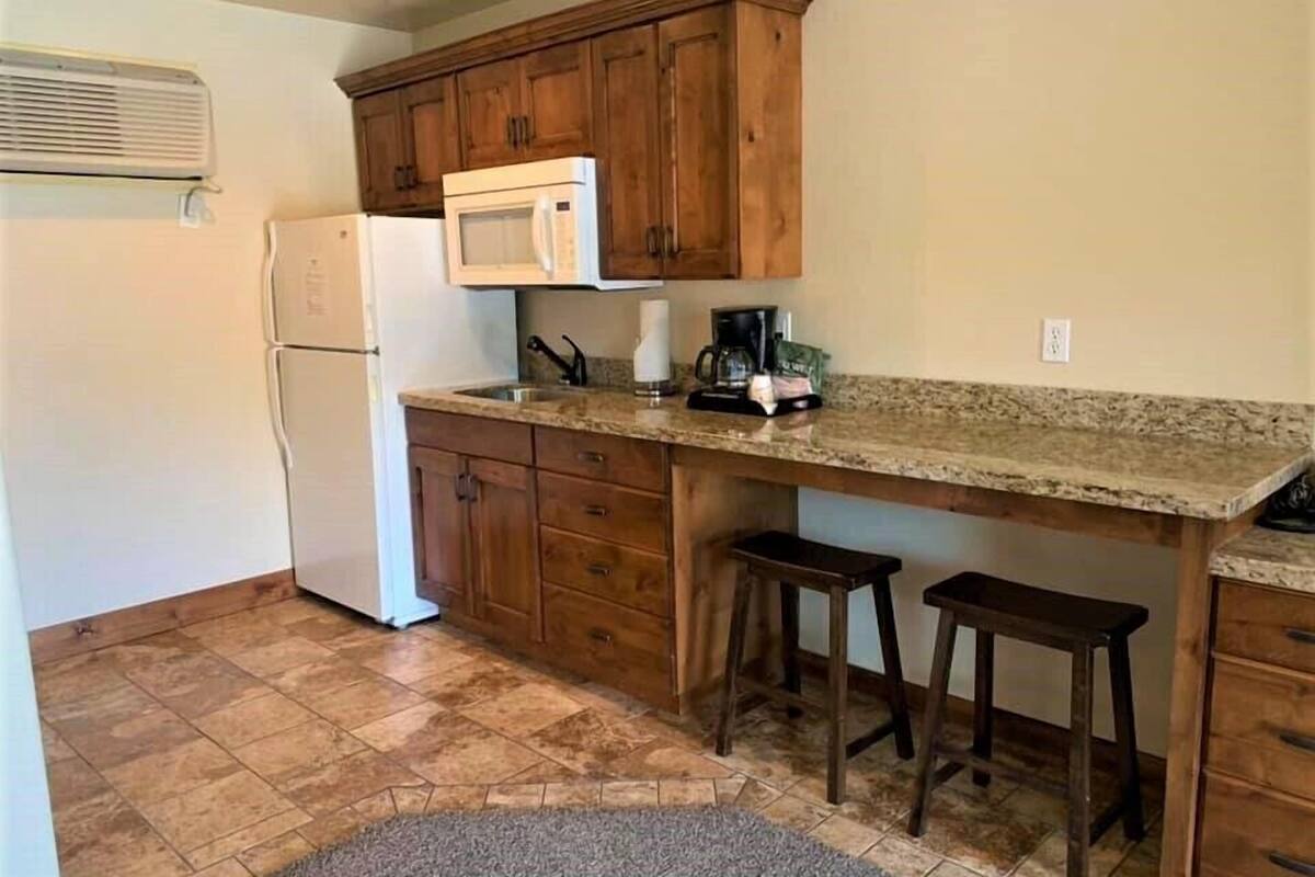 luxury single room, kitchen | private kitchen | full-sized fridge, microwave, coffee/tea maker, toaster