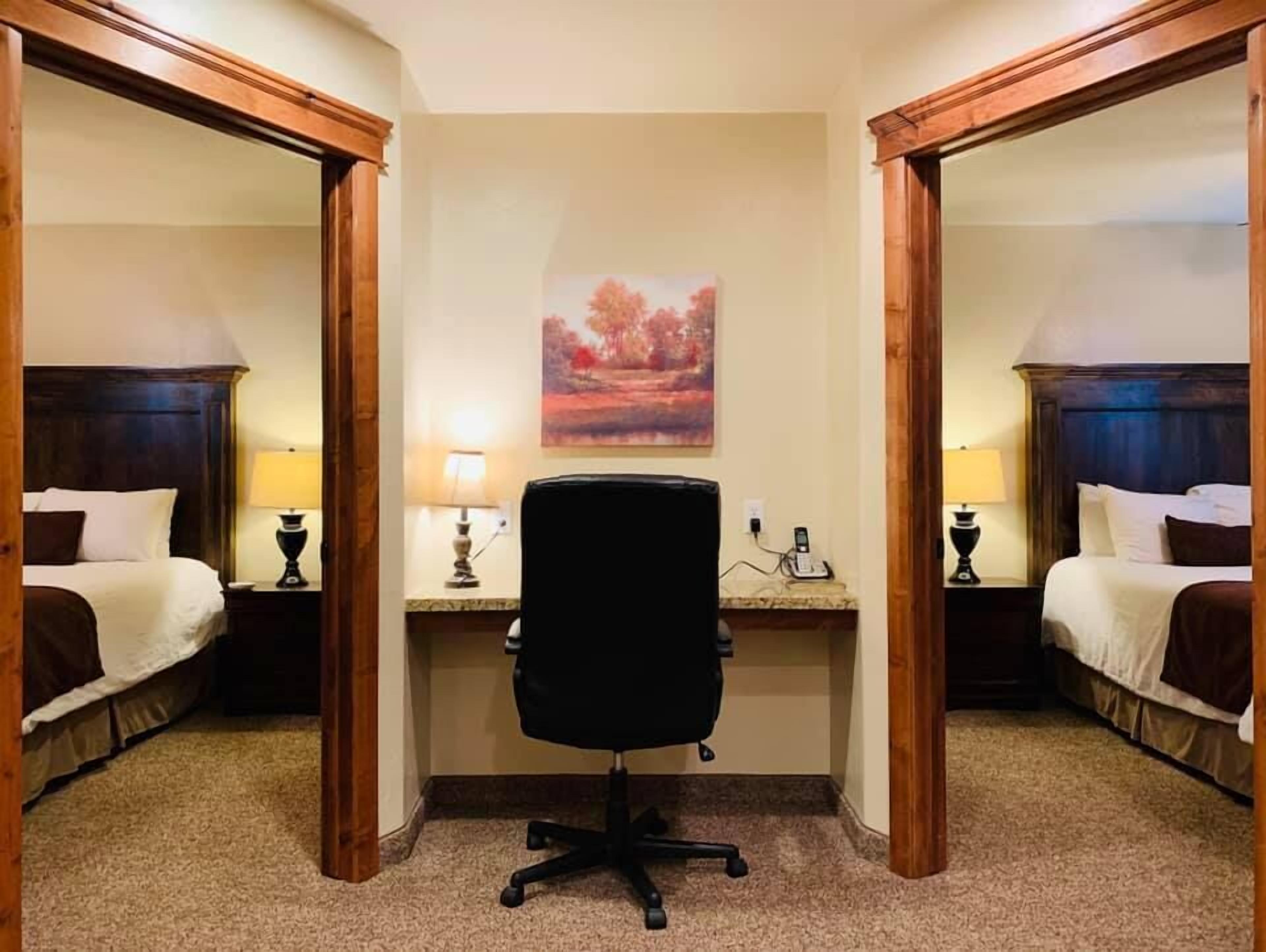 Executive Townhome, Multiple Bedrooms, Non Smoking, Pool Access