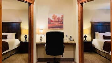 Executive Townhome, Multiple Bedrooms, Non Smoking, Pool Access