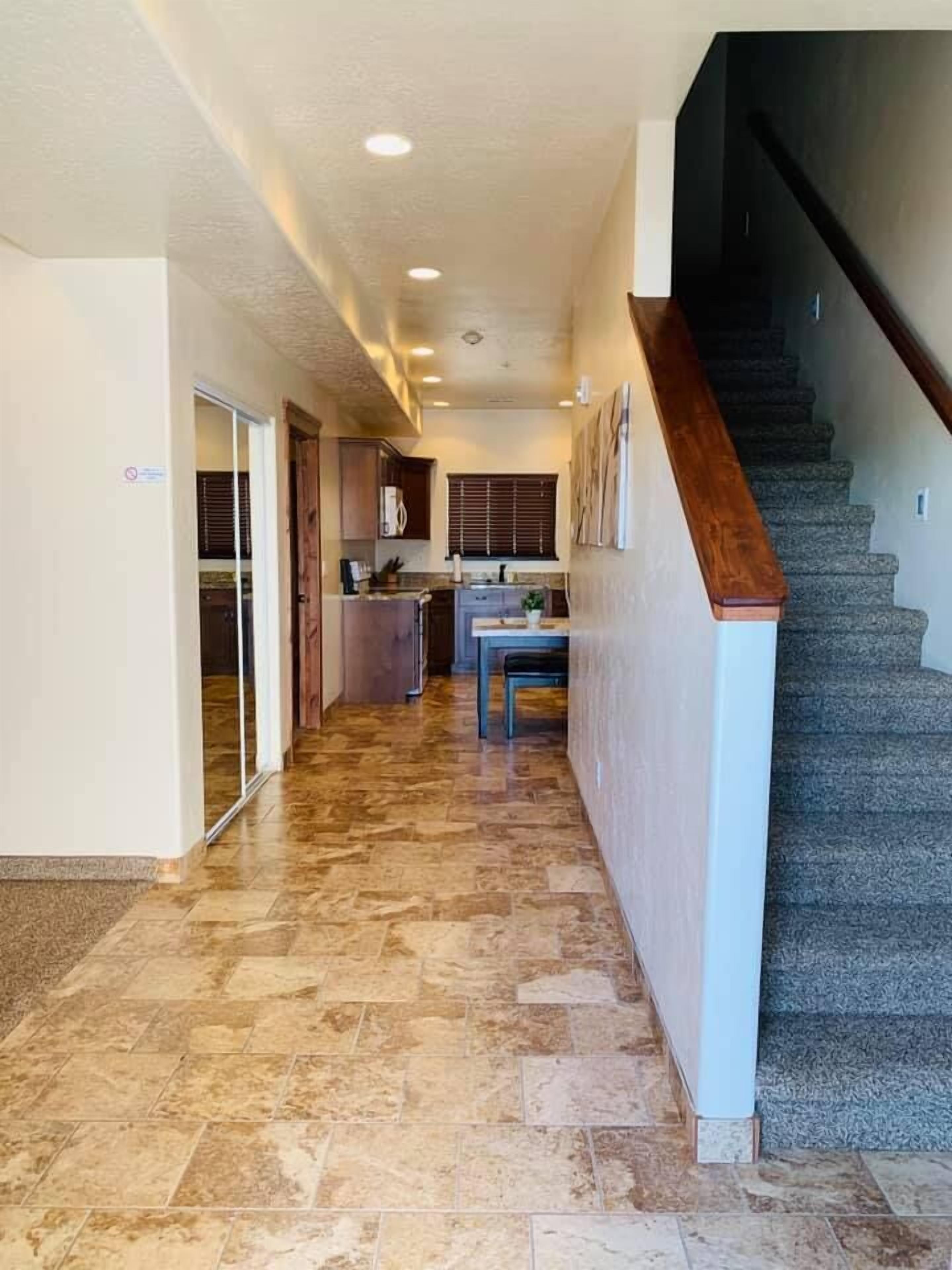 Executive Townhome, Multiple Bedrooms, Non Smoking, Pool Access | Egyptian cotton sheets, premium bedding, down comforters