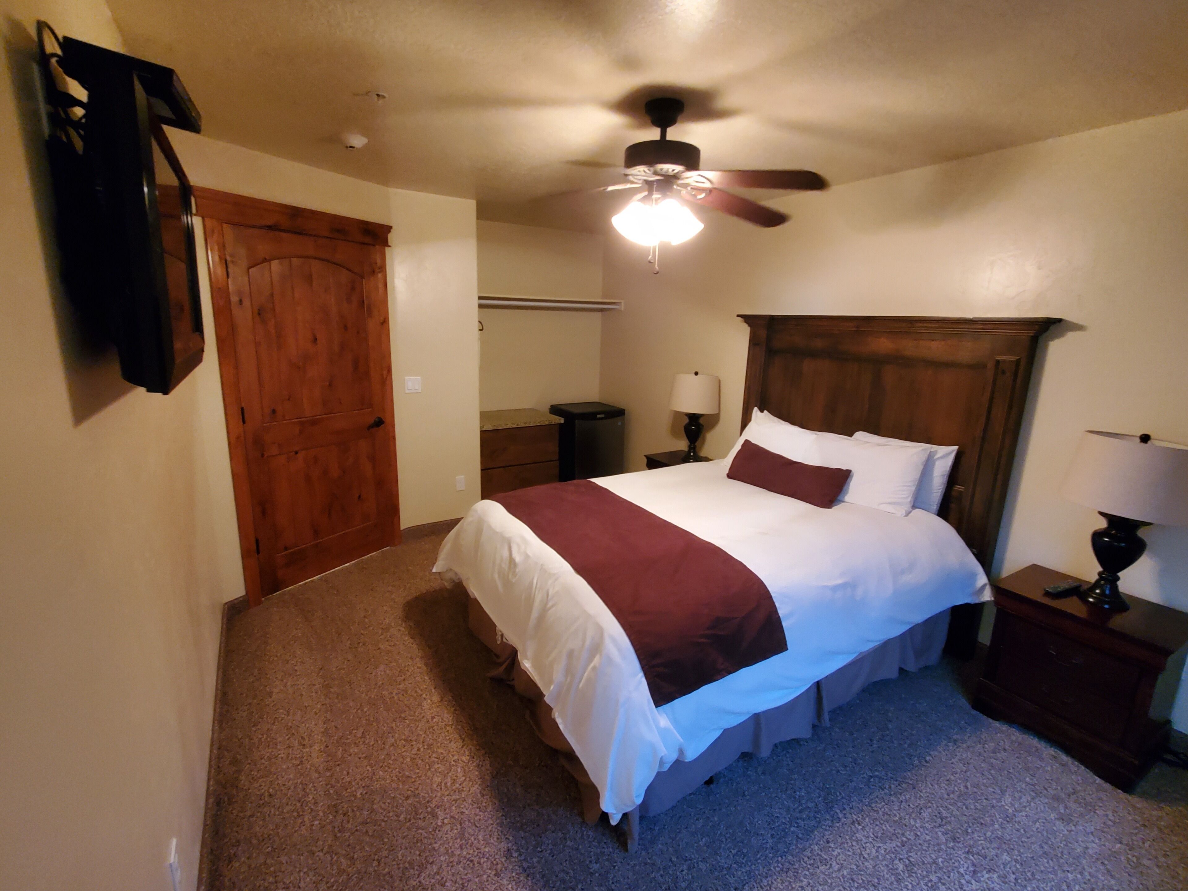 executive townhome, multiple bedrooms, non smoking, pool access | 1 bedroom, egyptian cotton sheets, premium bedding, down duvets