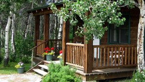 Exterior - Travelers Rest Lodge (East Glacier Park)