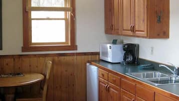 Traditional Cabin, 2 Queen Beds, Non Smoking, Mountain View | Private kitchen | Fridge, microwave, coffee/tea maker