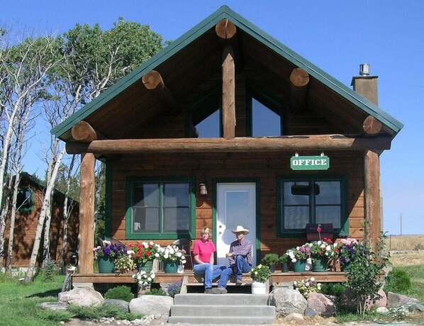 Porch - Travelers Rest Lodge (East Glacier Park)
