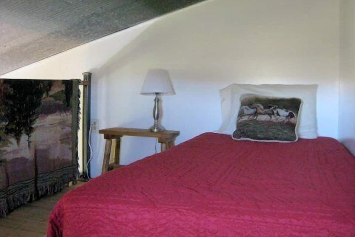 Cabin, 1 Queen Bed, Kitchen