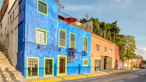 A blue building with multiple windows and a visible door. - Hotel El Andariego (Oaxaca)