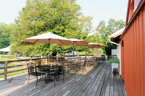 Breakfast, lunch and dinner served - Brown County Inn (Nashville)