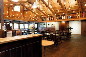 Breakfast, lunch and dinner served - Brown County Inn (Nashville)