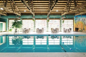 Indoor pool - Brown County Inn (Nashville)
