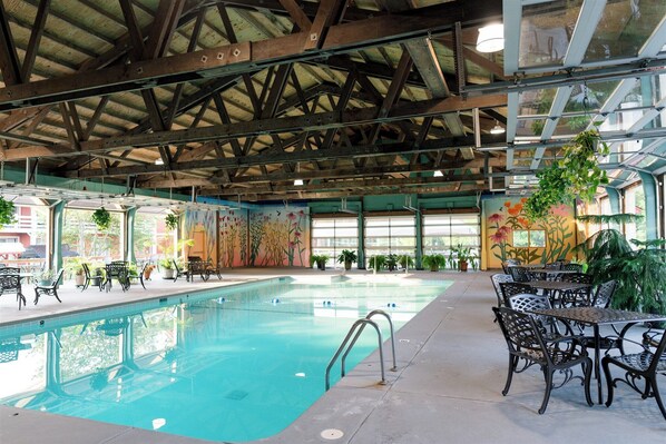Indoor pool - Brown County Inn (Nashville)