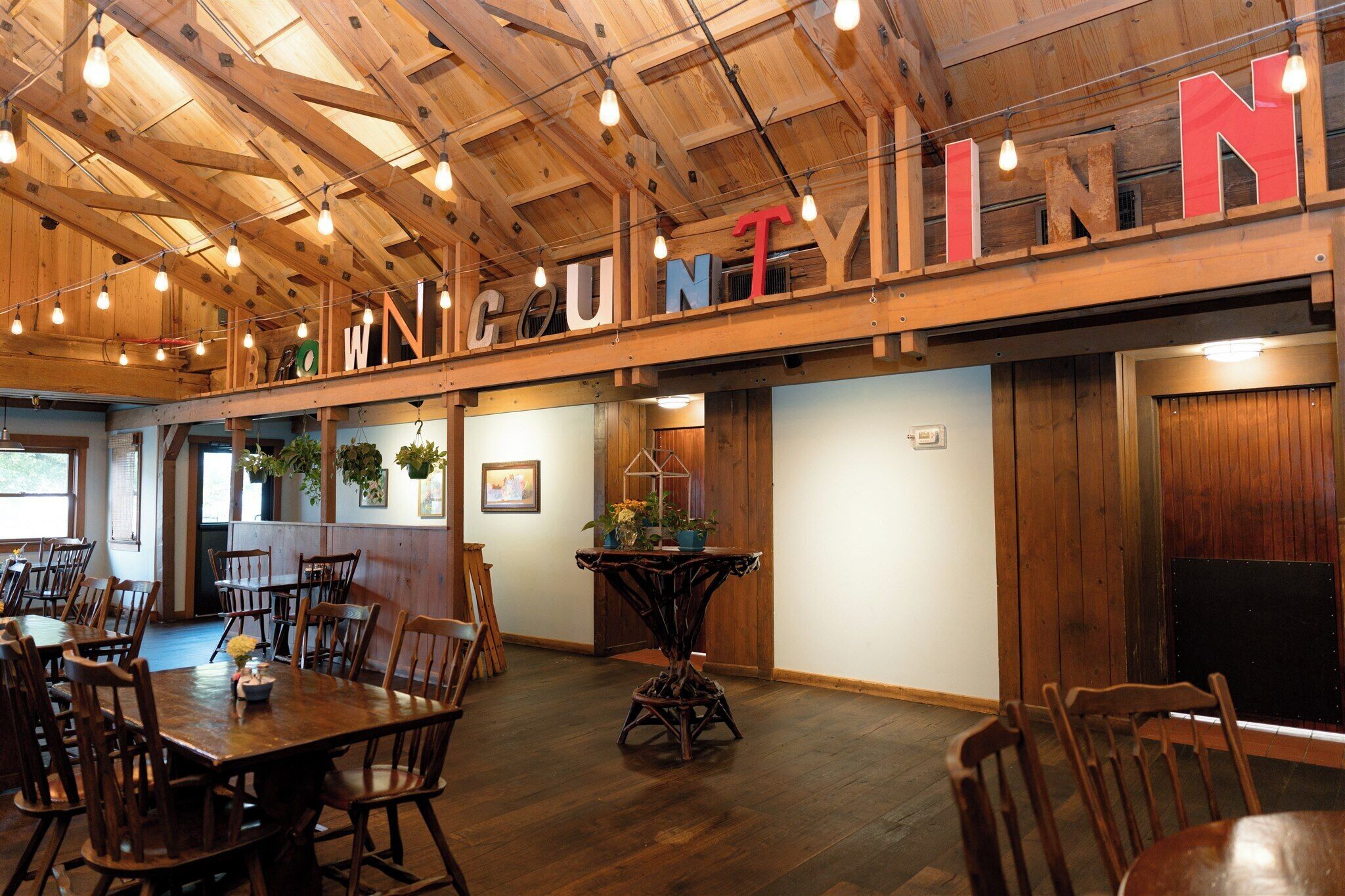 breakfast, lunch and dinner served