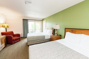 Desk, free rollaway beds, free WiFi, bed sheets - Brown County Inn (Nashville)