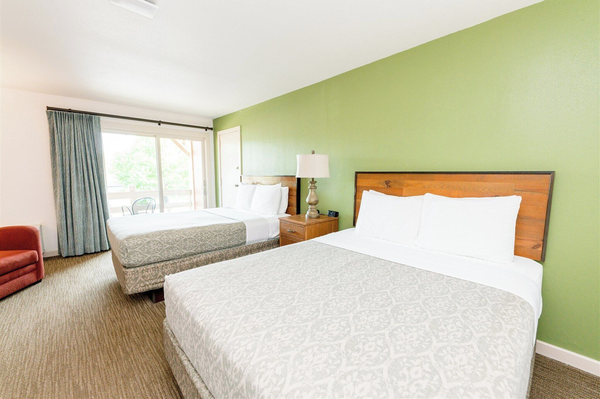 desk, free rollaway beds, free wifi, bed sheets