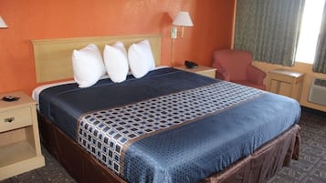 Habitació clàssica, 1 llit de matrimoni gran | Escriptori, planxa i posts de planxar, wifi gratuïta i roba de llit