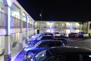Free self parking - Hutchinson Inn (Hutchinson)