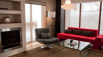 Townhome, 3 Bedrooms | Living room | Flat-screen TV