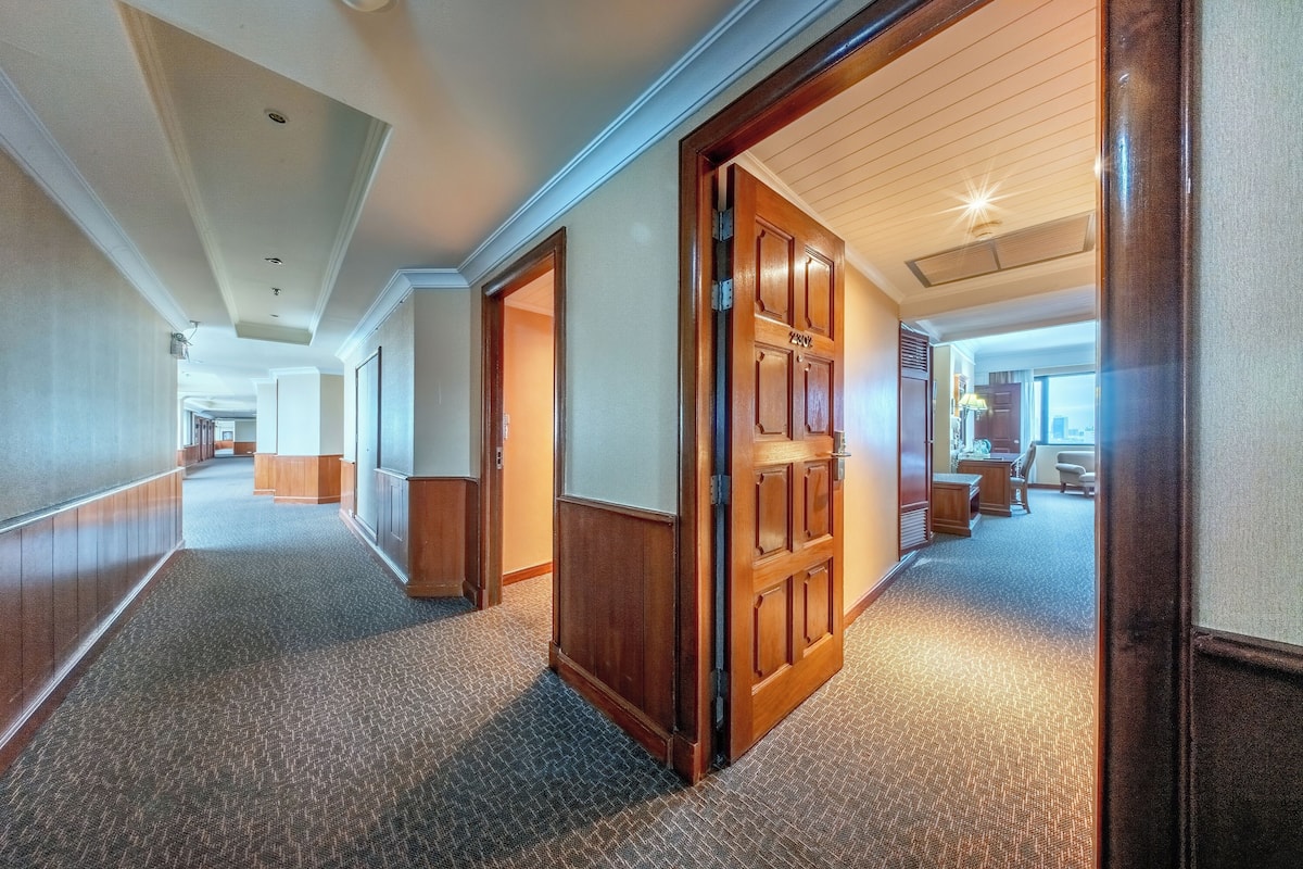 Minibar, in-room safe, desk, blackout drapes