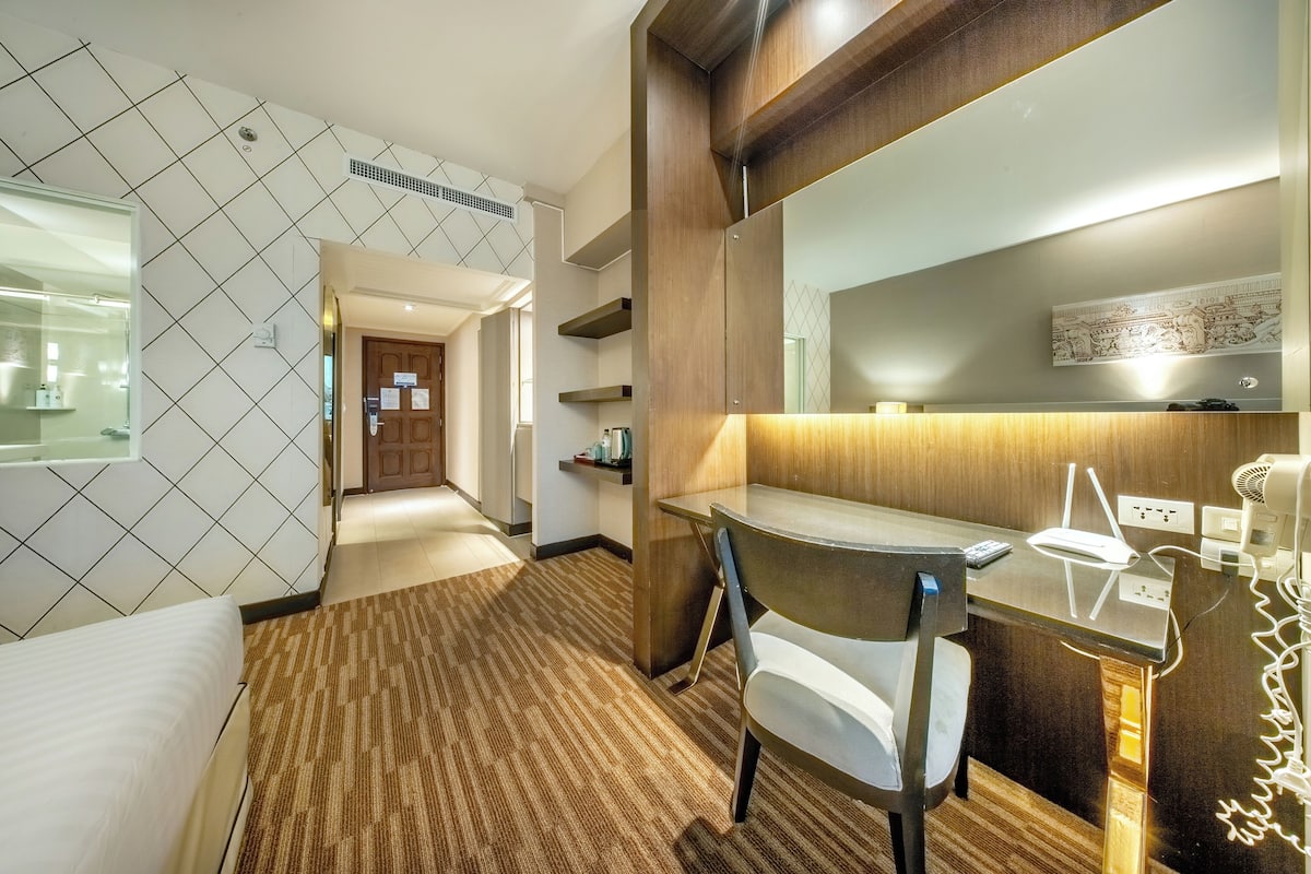 Minibar, in-room safe, desk, blackout drapes