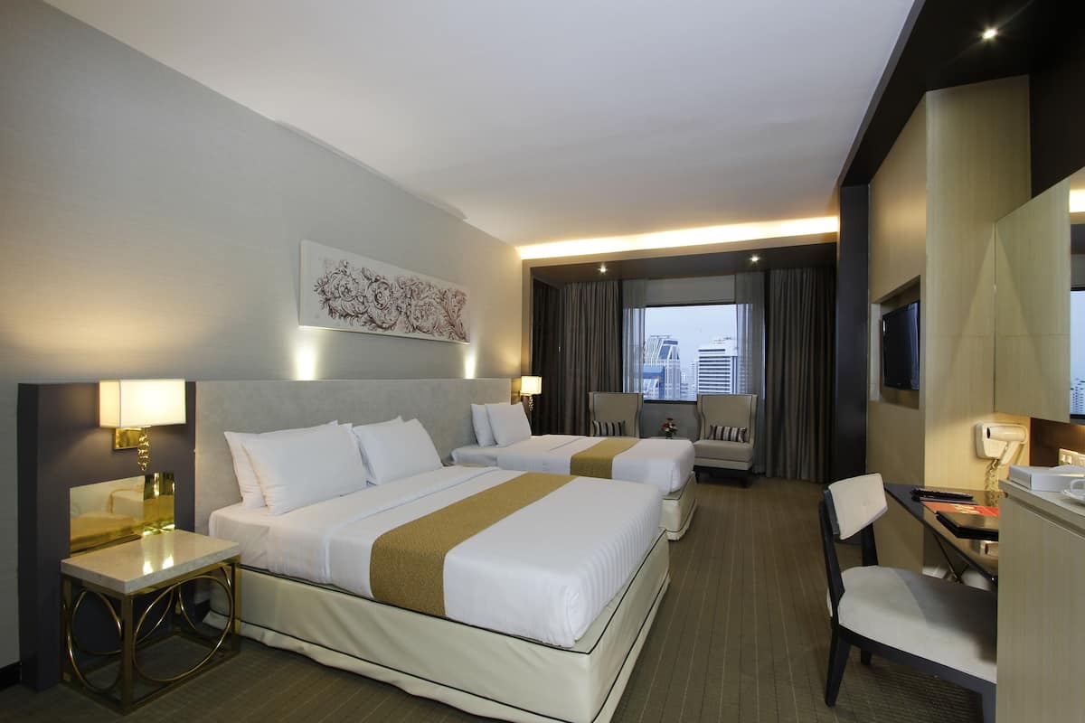 Minibar, safe på rommet, skrivebord og blendingsgardiner