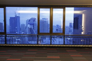View from room - Royal Benja Hotel - Big Room Family-Friendly (Bangkok)