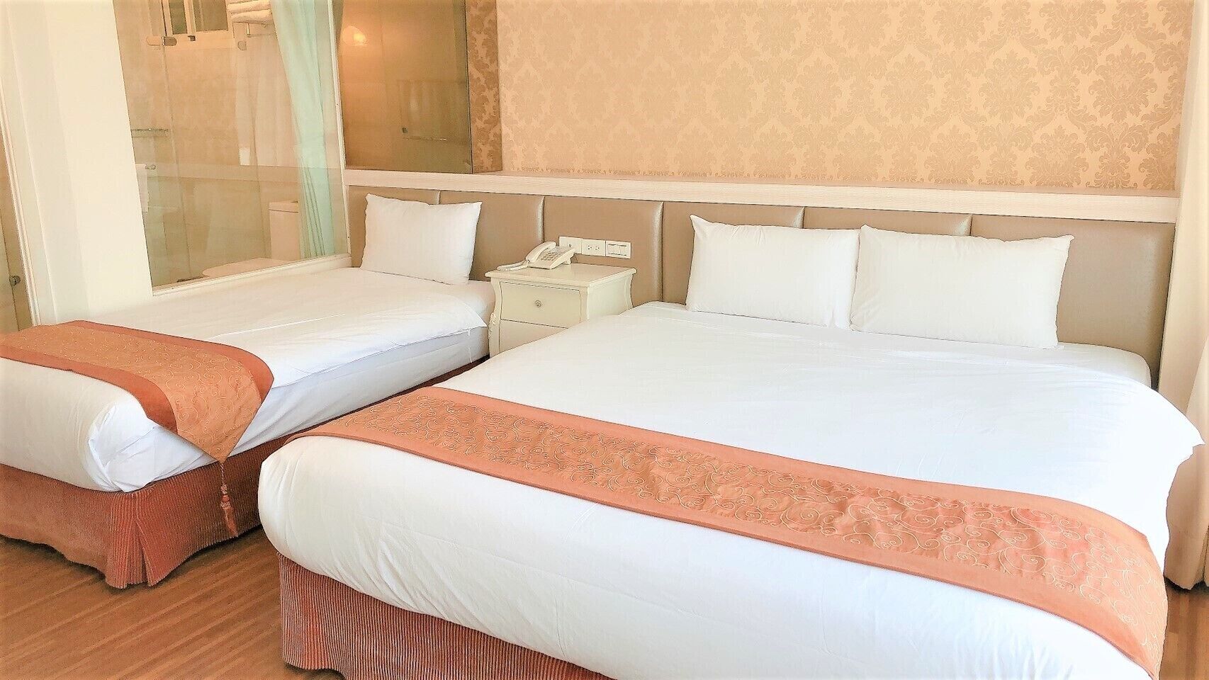 deluxe triple room | 1 bedroom, minibar, in-room safe, desk