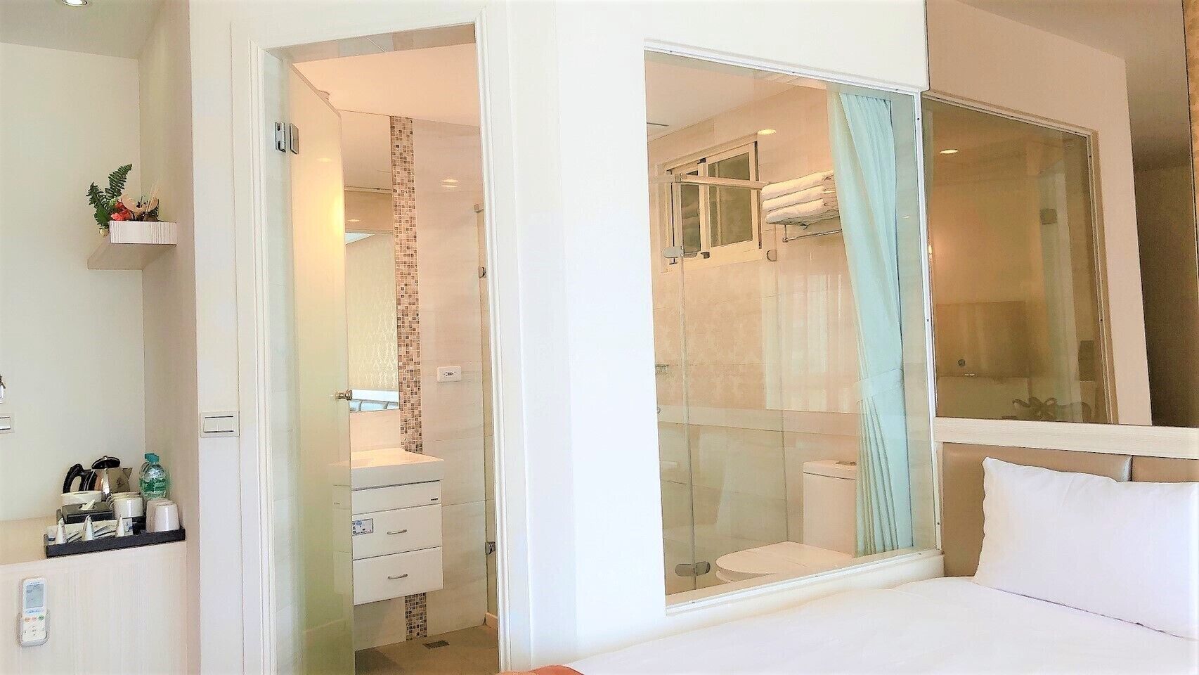 deluxe triple room | bathroom shower