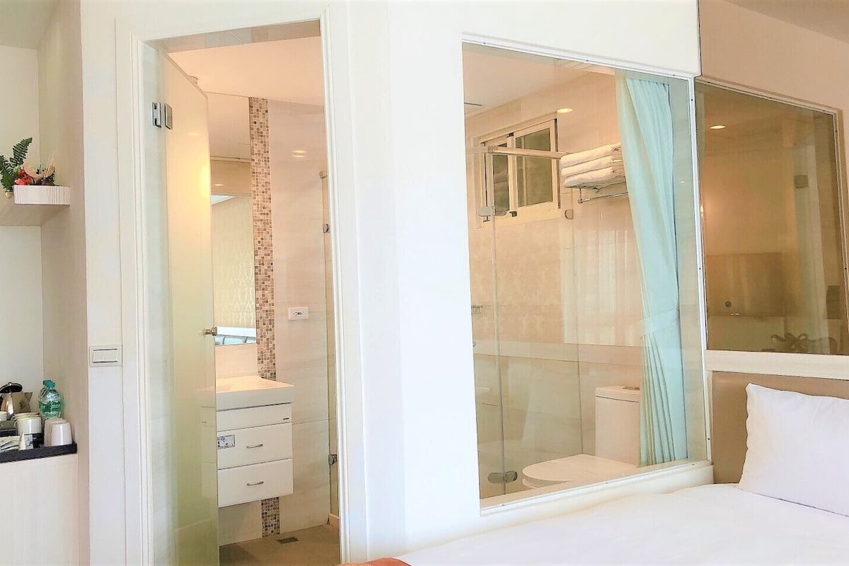 deluxe triple room | bathroom shower