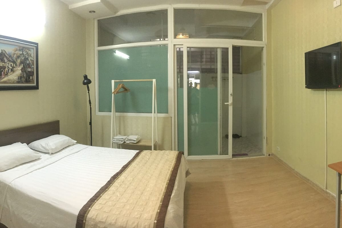 Economy Double Room, 1 Bedroom, Private Bathroom | 1 bedroom, premium bedding, minibar, in-room safe