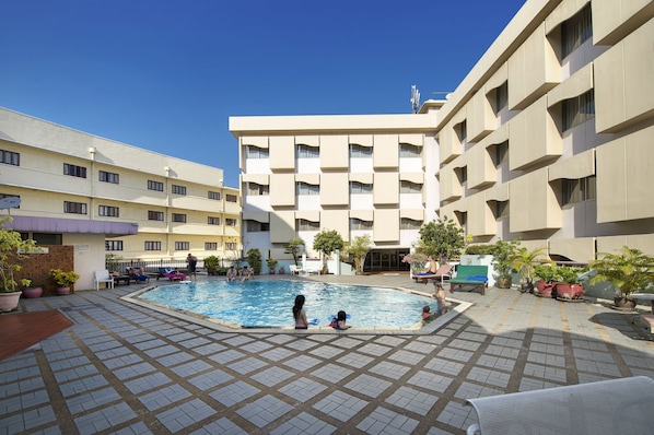 Piscine extérieure