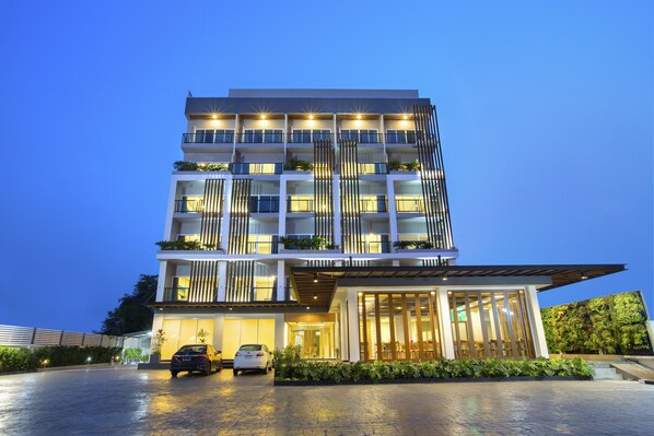 Front of property - V Hotel Ubon Ratchathani (Ubon Ratchathani)