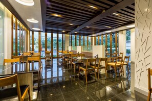 Restaurant - V Hotel Ubon Ratchathani (Ubon Ratchathani)
