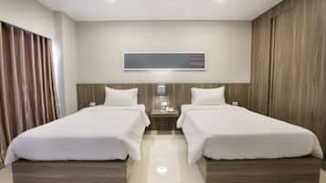 Premier Twin Room | Desk, free WiFi, bed sheets