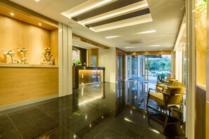 Lobby - V Hotel Ubon Ratchathani (Ubon Ratchathani)