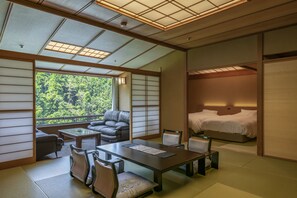 Roba de llit d'alta qualitat, minibar i caixa forta a l'habitació 