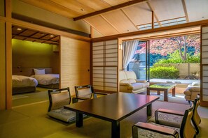 Ropa de cama de alta calidad y minibar 