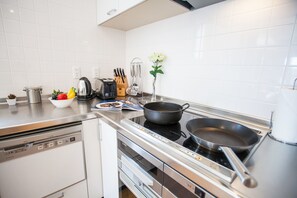 Apartment, 2 Bedrooms | Private kitchen