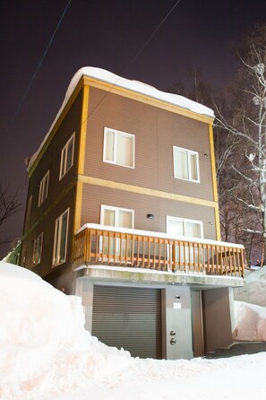 Front of property - evening/night - Yukisawa (Kutchan)